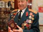 Премьер Крыма в Симферополе вручил российские паспорта ветеранам