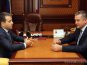 Министр связи РФ вручил крымскому премьеру российскую сим-карту