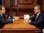 Министр связи РФ вручил крымскому премьеру российскую сим-карту